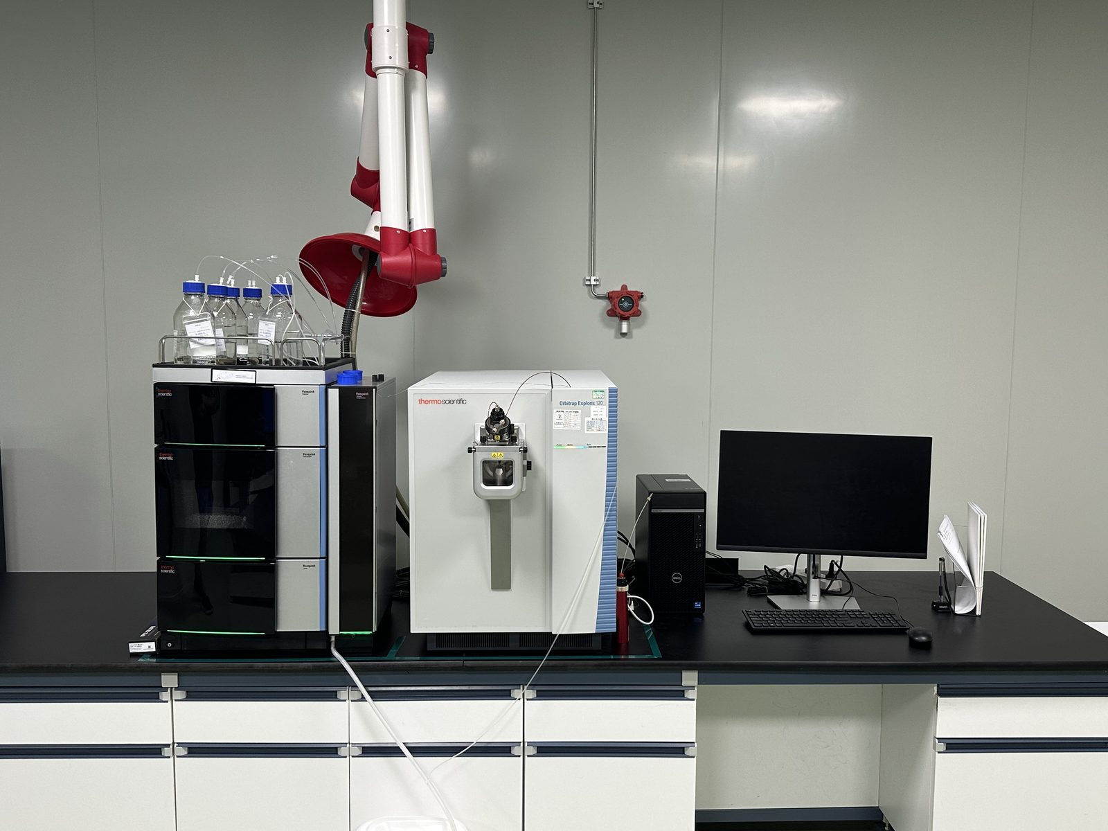 HPLC and mass spectrometry analytical system